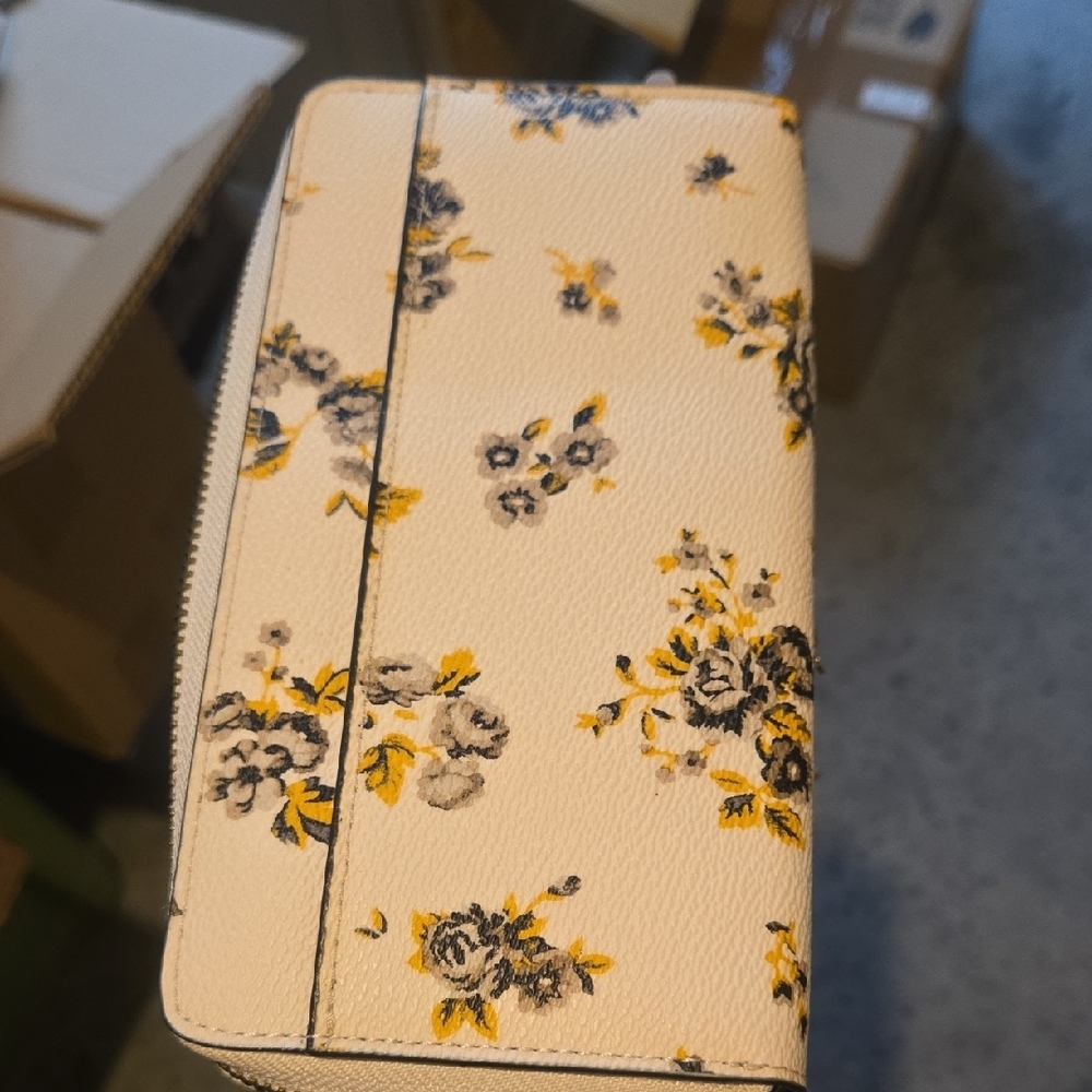 Coach White Floral Print Wallet - Picture 4 of 4